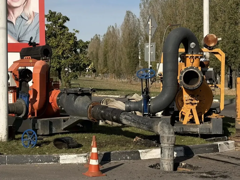 В Воронеже ремонтируют канализационный коллектор на Московском проспекте